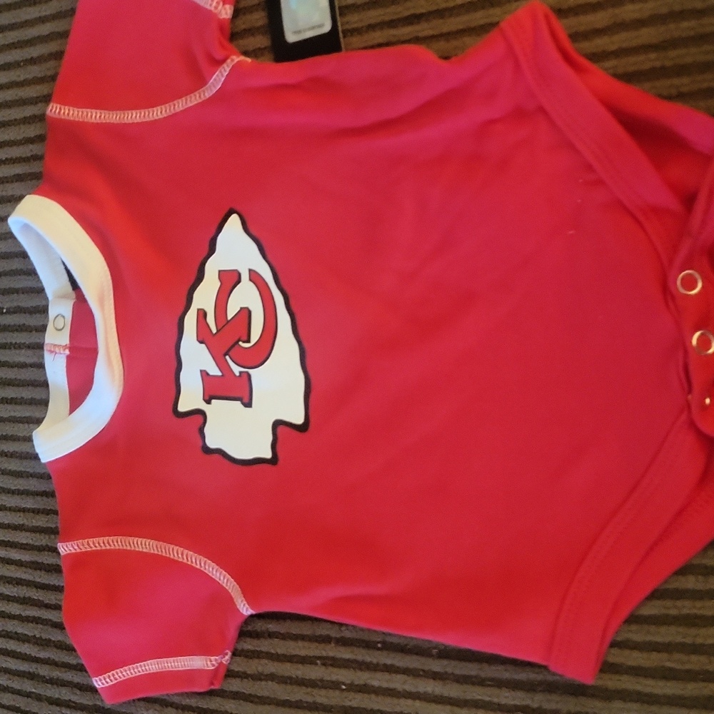 NFL Reebok Kansas City Chiefs Baby onesie 6-9M red short sleeve  outfit KC